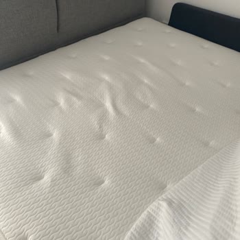 Puffy Kalitesiz Yatak Ve Gıcırdayan Baza Sorunu