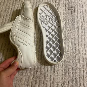 Adidas'tan Kusurlu Ürün