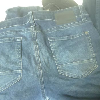 Mavi Pantolonların Kısa Sürede Yırtılması