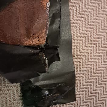 Erzincan Ergan Shell İstasyonundan Alınan Bozuk Çikolata