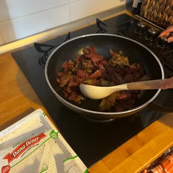 Tire Organik Gıda Ürünleri Bozuk Ürün Tire Pişmiş Et Döner