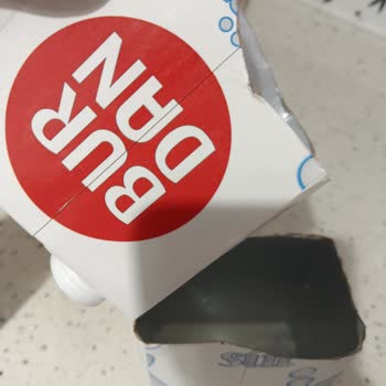 Burdan Süt Ve Süt Ürünleri Sut Kutularının Dibinden Tortular Çıkması