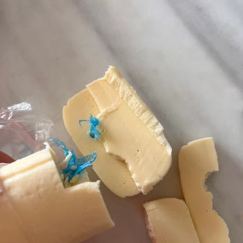 A101 De Satılan Ahir Marka Tost Peyniri İçerisinden Poşet Çıktı