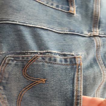 LTB Marka Pantolondaki 1 Karışlık Yırtık Oluşumu
