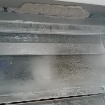 Uğur Soğutma Derin Dondurucuda Buzlanmanın Kapak Dışına Taşması