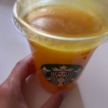 Starbucks Portakal Suyu İçinden Sinek Çıktı