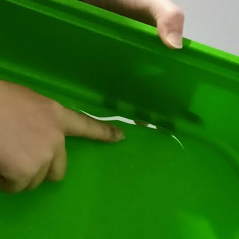Vivense Kırık Kutu Ve Eksik Tahta Deliği