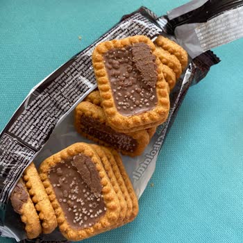 Eti Gıda Eti Burçak Sütlü Çikolatalı Bisküvi Üzerinde Küflenmeler Var!