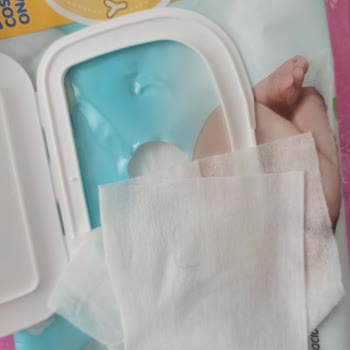 Uni Baby Islak Mendilin İçinden Çıkan Kıl!