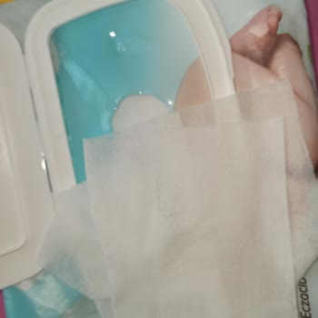 Uni Baby Islak Mendilin İçinden Çıkan Kıl!
