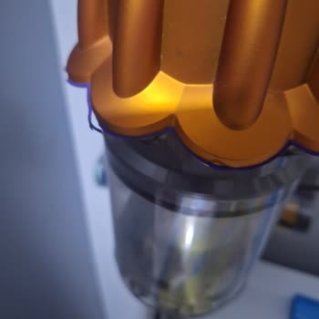 Dyson V12 Kablosuz Süpürge Mor Silikonları Soyuluyor
