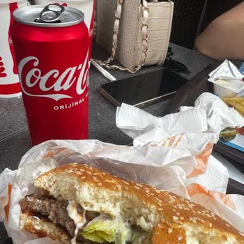 Burger King Kıbrıs Şehitleri Caddesi