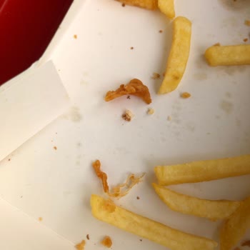KFC Yemeğin İçinden Tüy Çıkması