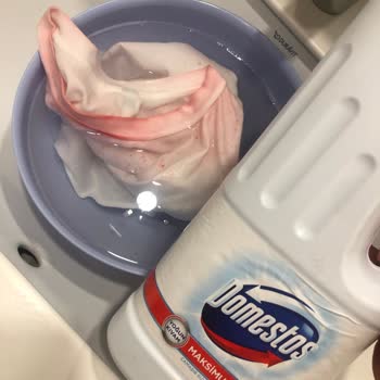 Domestos Kırmızı Leke Yapıyor