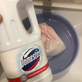 Domestos Kırmızı Leke Yapıyor