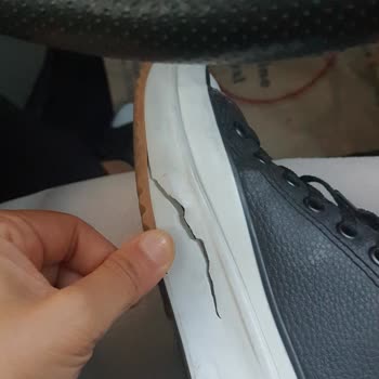 Derimod Ayakkabı Tabanı Yarıldı