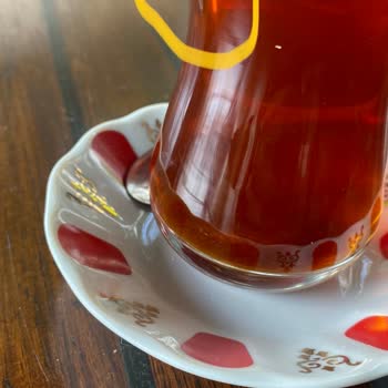 Sütiş Yıkanmamış Kirli Bardaklar