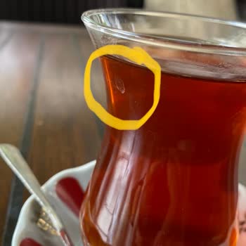 Sütiş Yıkanmamış Kirli Bardaklar