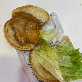 Carl's Jr. Alakasız Menü Ve Üslup Bozukluğu