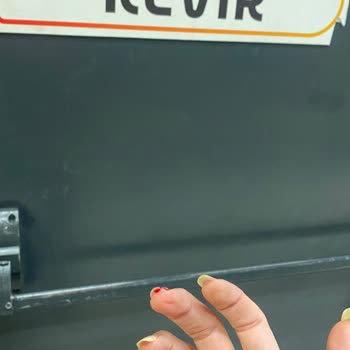 Gratis Tırnak İşlemi Esnasında Kesilen Deri