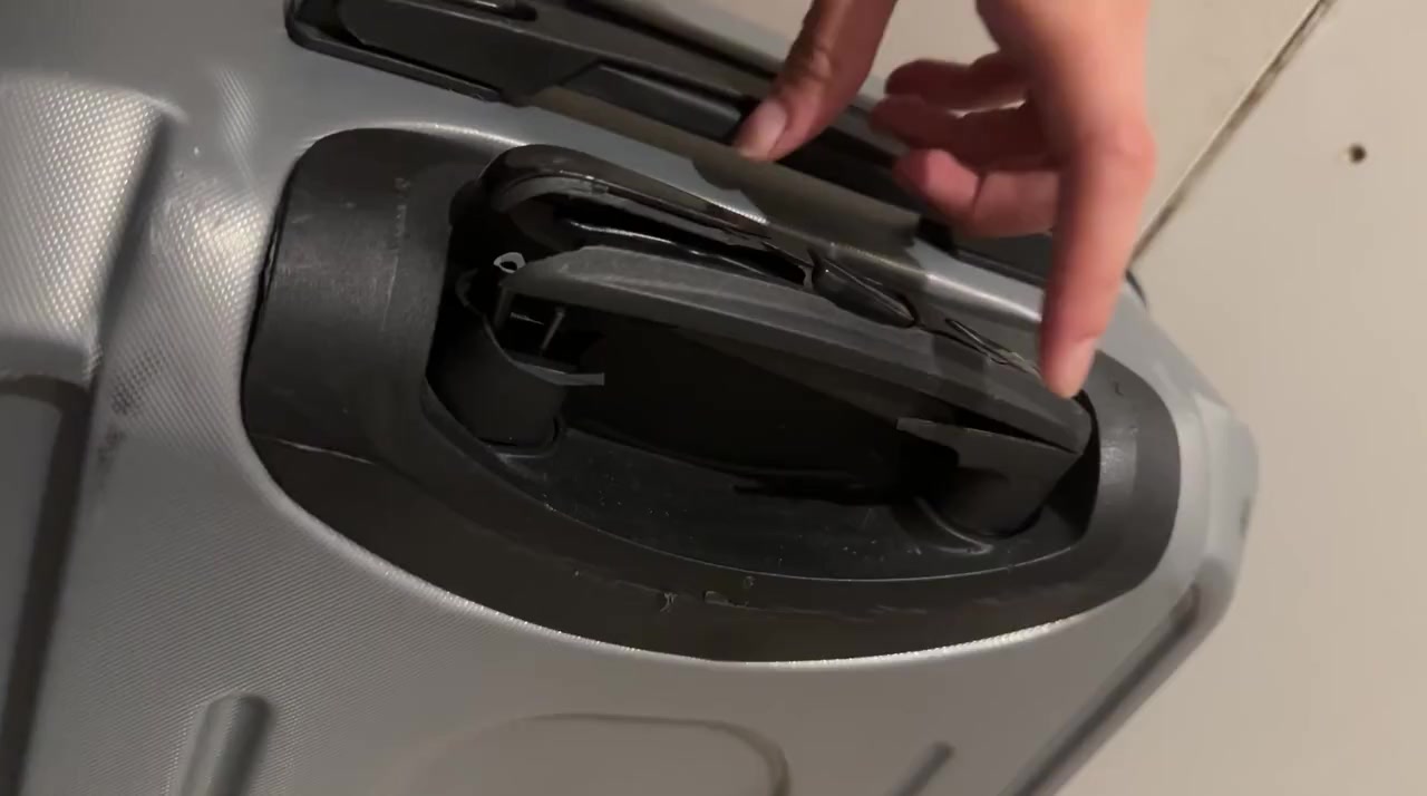 SunExpress Airlines Broken Baggage And No Solution video cover