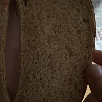 İstanbul Halk Ekmek Ekmek İçinden Kumaş Çıktı