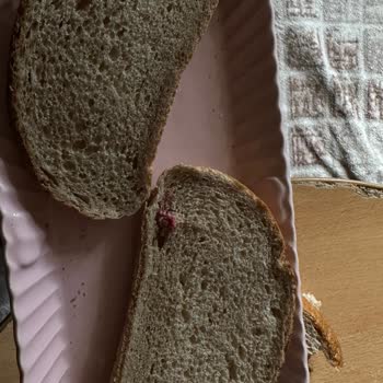 İstanbul Halk Ekmek Ekmek İçinden Kumaş Çıktı