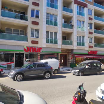 Onur Market Yeterli Personelle Hizmet