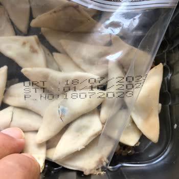 Migros Mantı-ye Bolu Üçgen Mantı Ürünü Küflenmiş.