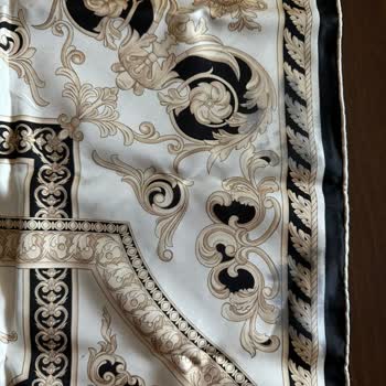 Vakko Eşarp Boya Verdi