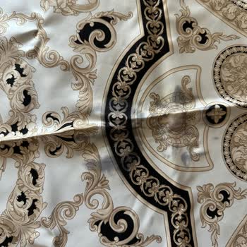 Vakko Eşarp Boya Verdi