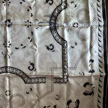 Vakko Eşarp Boya Verdi