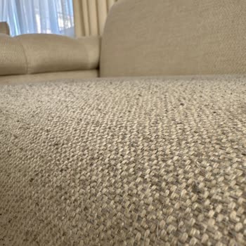 Divanev Koltukta Tüylenme Ve Karışma Mevcut