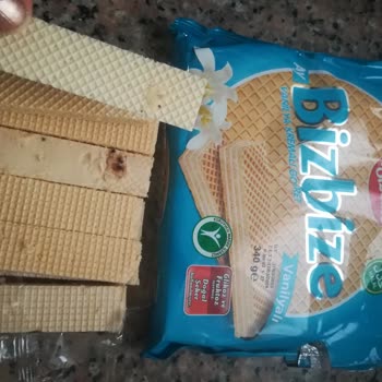 Bizbize Bisküvi Ay Biz Bize Gofret