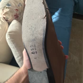 Tergan Deri Tabanı Dağılan Deri Ayakkabı