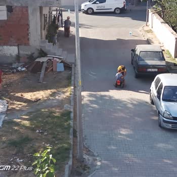 Küçükçekmece Belediyesi Şahsın Attığı Molozları Temizlemesi Talebi