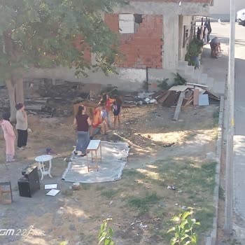 Küçükçekmece Belediyesi Şahsın Attığı Molozları Temizlemesi Talebi