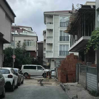Küçükçekmece Belediyesi Cb İnşaat Şirketinin 10 Eylül Pazar Günü İnşaat İşi Yaparak Çalışması