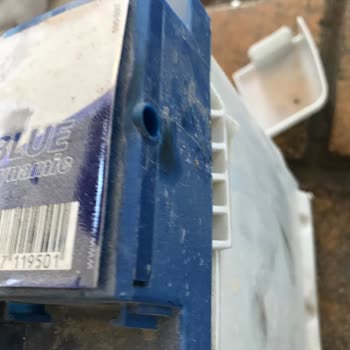 Varta Akü Akü Şişti Asit Akıttı Su Akıttı.