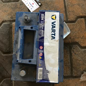 Varta Akü Akü Şişti Asit Akıttı Su Akıttı.