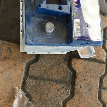 Varta Akü Akü Şişti Asit Akıttı Su Akıttı.