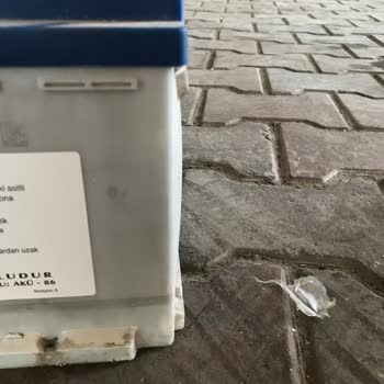 Varta Akü Akü Şişti Asit Akıttı Su Akıttı.