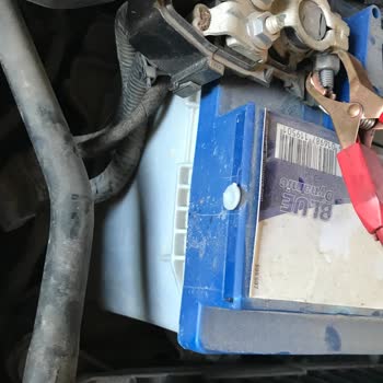 Varta Akü Akü Şişti Asit Akıttı Su Akıttı.