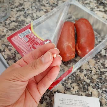 Aytaç Gıda Bilinmeyen Cisim Sucuk Paketinden Çıktı