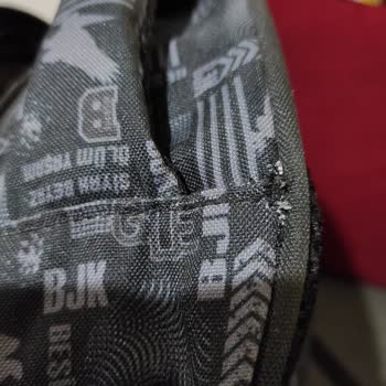 Boyner Okul Çantasının Dikişleri Attı.