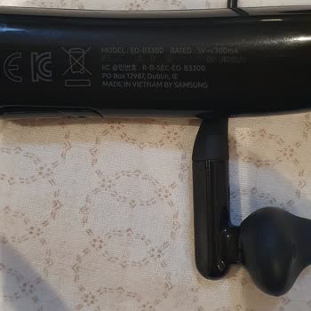 Samsung Kulaklığın Plastik Parçaları Kırılıyor.