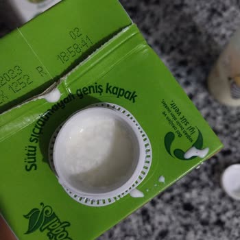 Yörükoğlu Sütunun İçinden Çıkan Peynirimsi Kalıplar