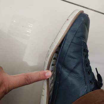 Derimod 20 Günden Ayakkabı Tabanından Ayrıldı.