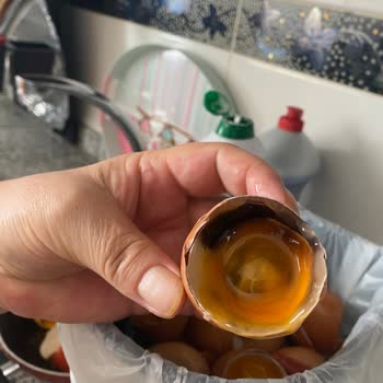 BİM Son Kullanma Tarihi Geçmemiş Yumurta Bozuk Çıktı