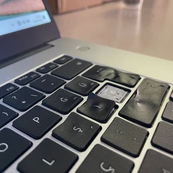 Huawei D15 Malzeme Kalitesi Çok Kötü Güneş Altında Eriyip Yamuluyor